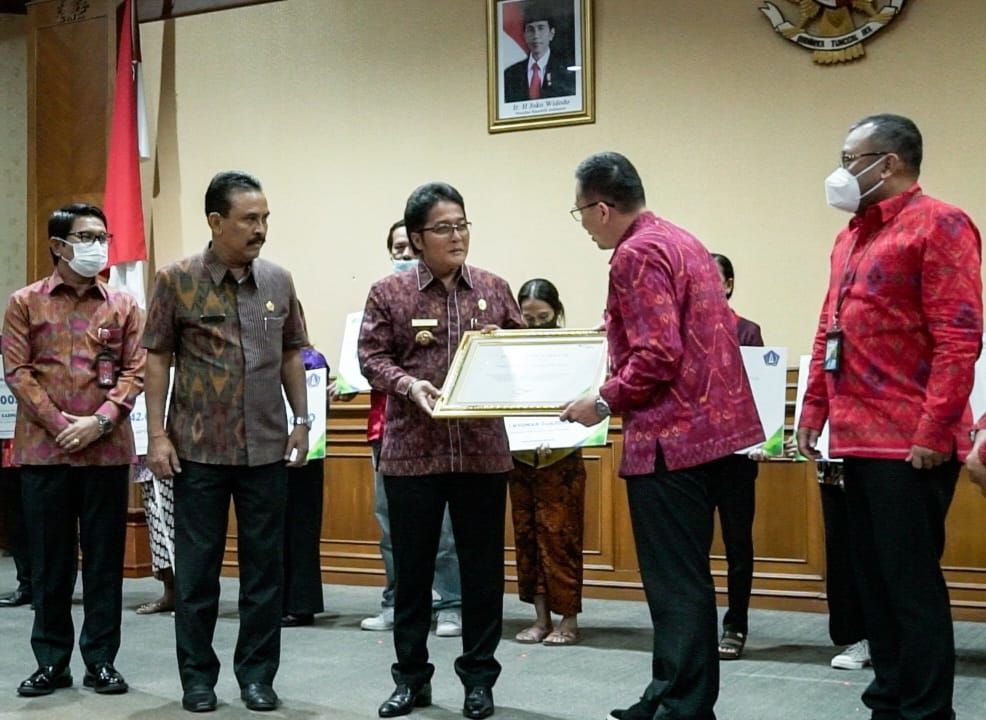 podiumnews.com-Badung Beri Jamsostek Sektor Formal dan Informal